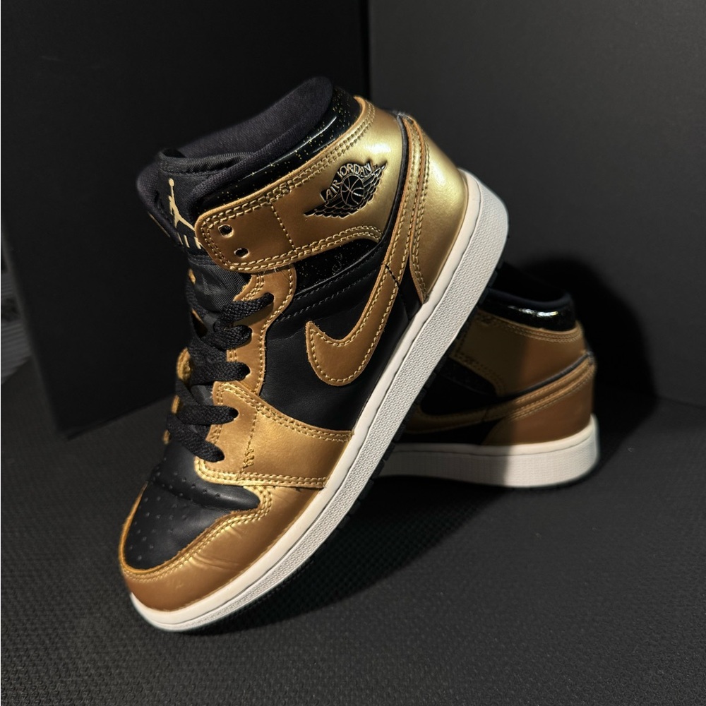 Nike Air Jordan 1 Mid SE Metallic Gold Black Kids Sneakers